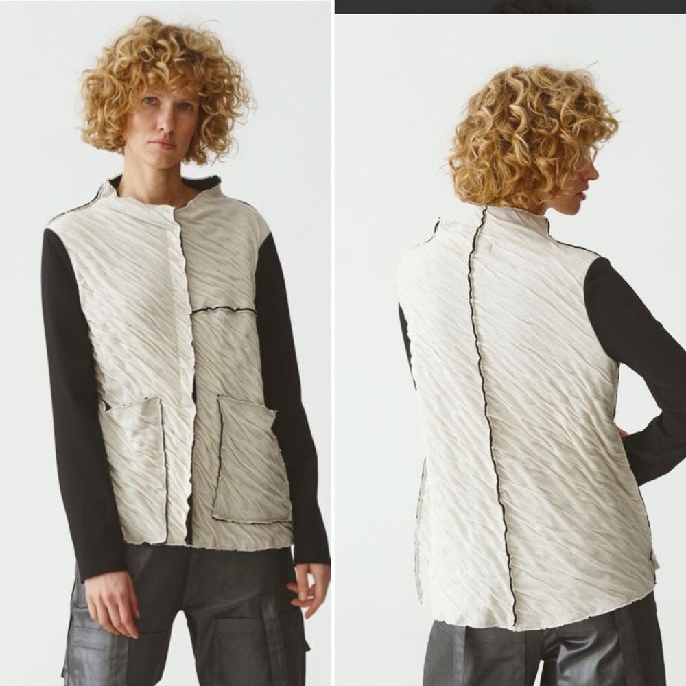 KEDZIOREK Black and White Abstract Artsy Jacket-M